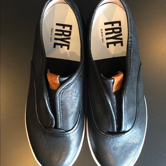 Frye Women's Maya Slip on - Picture 2 of 5